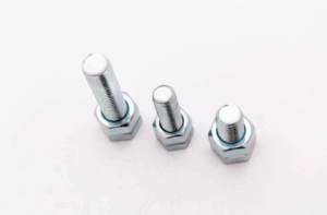 Quais são as aplicações mais comuns do parafuso de cabeça recartilhada?